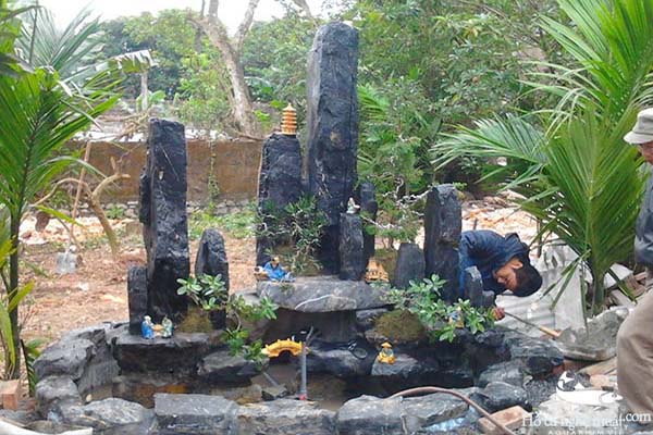 Thiết kế hòn non bộ kết hợp hồ cá