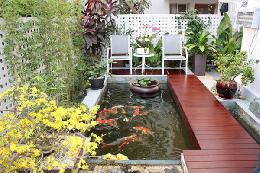 Hồ được tạo bằng đá tự nhiên độc đáo
