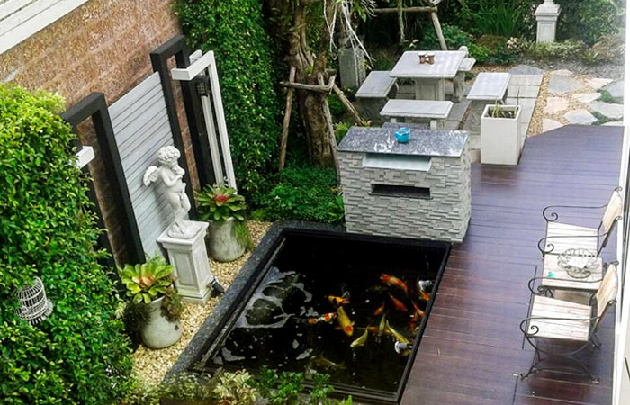 Hồ cá koi mini trên sân thượng đơn giản
