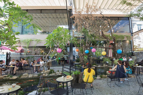 buổi sáng tại koi cafe đà nẵng