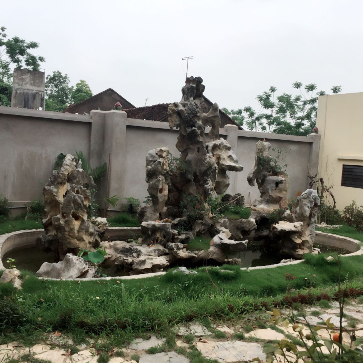 mẫu hồ cá koi kết hợp hòn non bộ