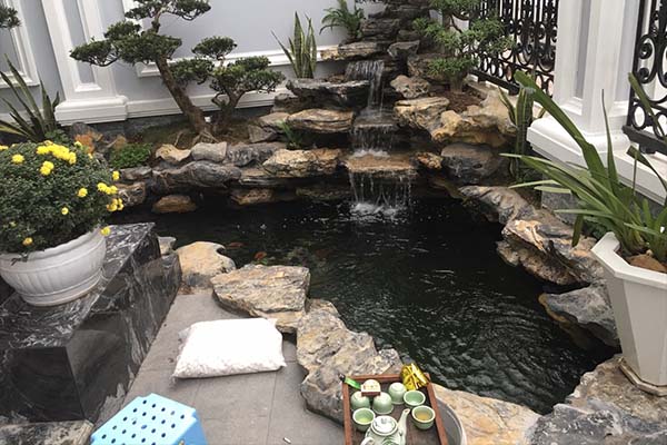 hình bán nguyệt phong thủy hồ cá koi