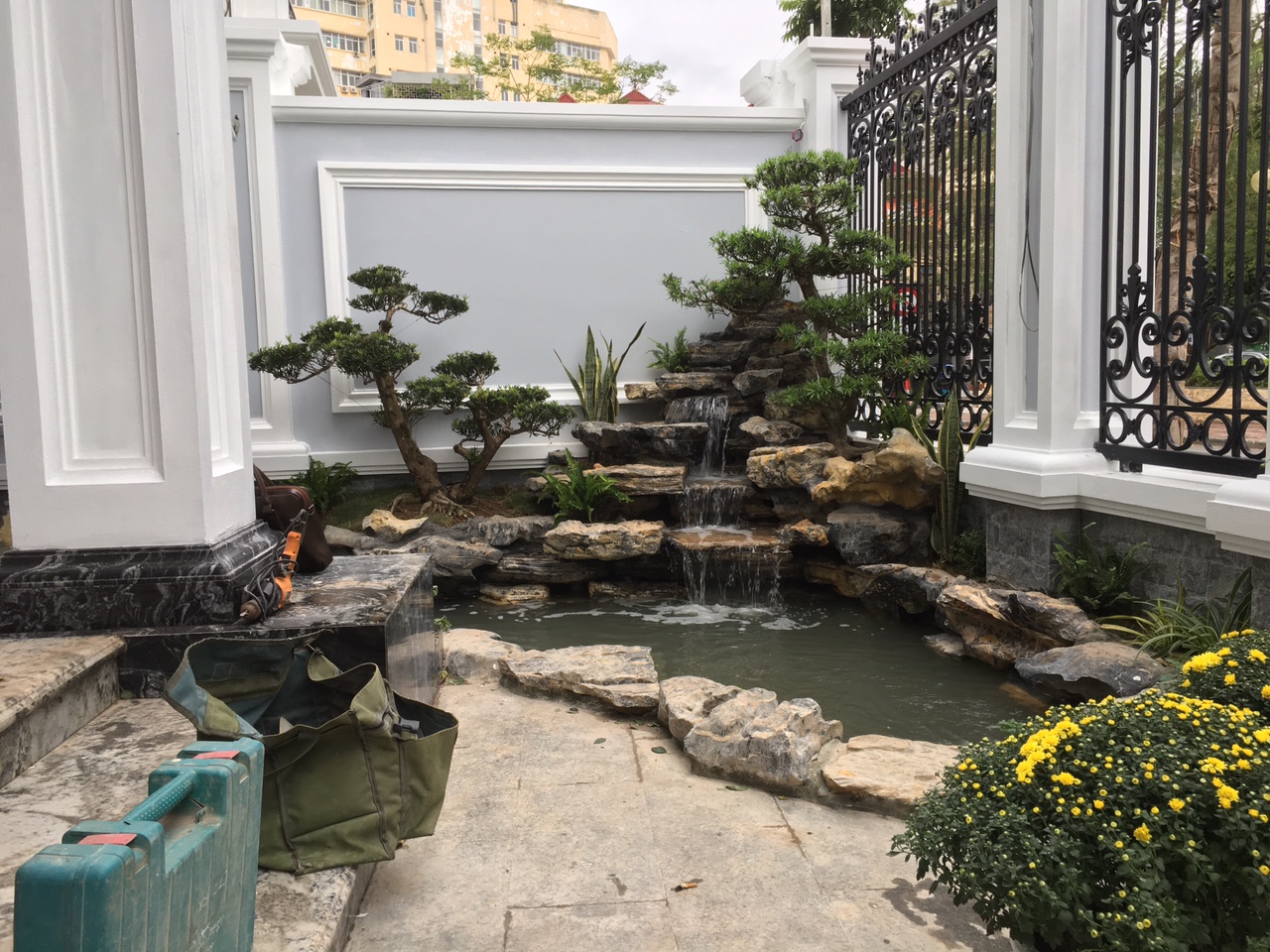 thi công hồ cá koi tại long biên sài đồng